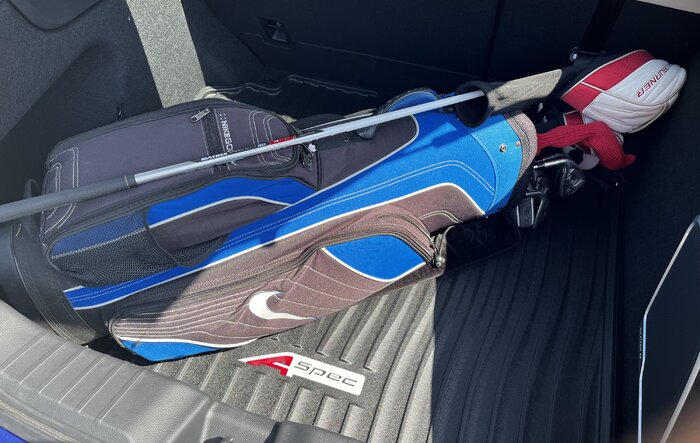 Golf Clubs test fit in Integra hatch / trunk (photo)