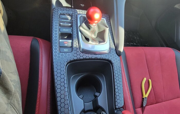 Center Console Facelift w/ VViVid honeycomb pattern wrap and Acuity Poco shift knob