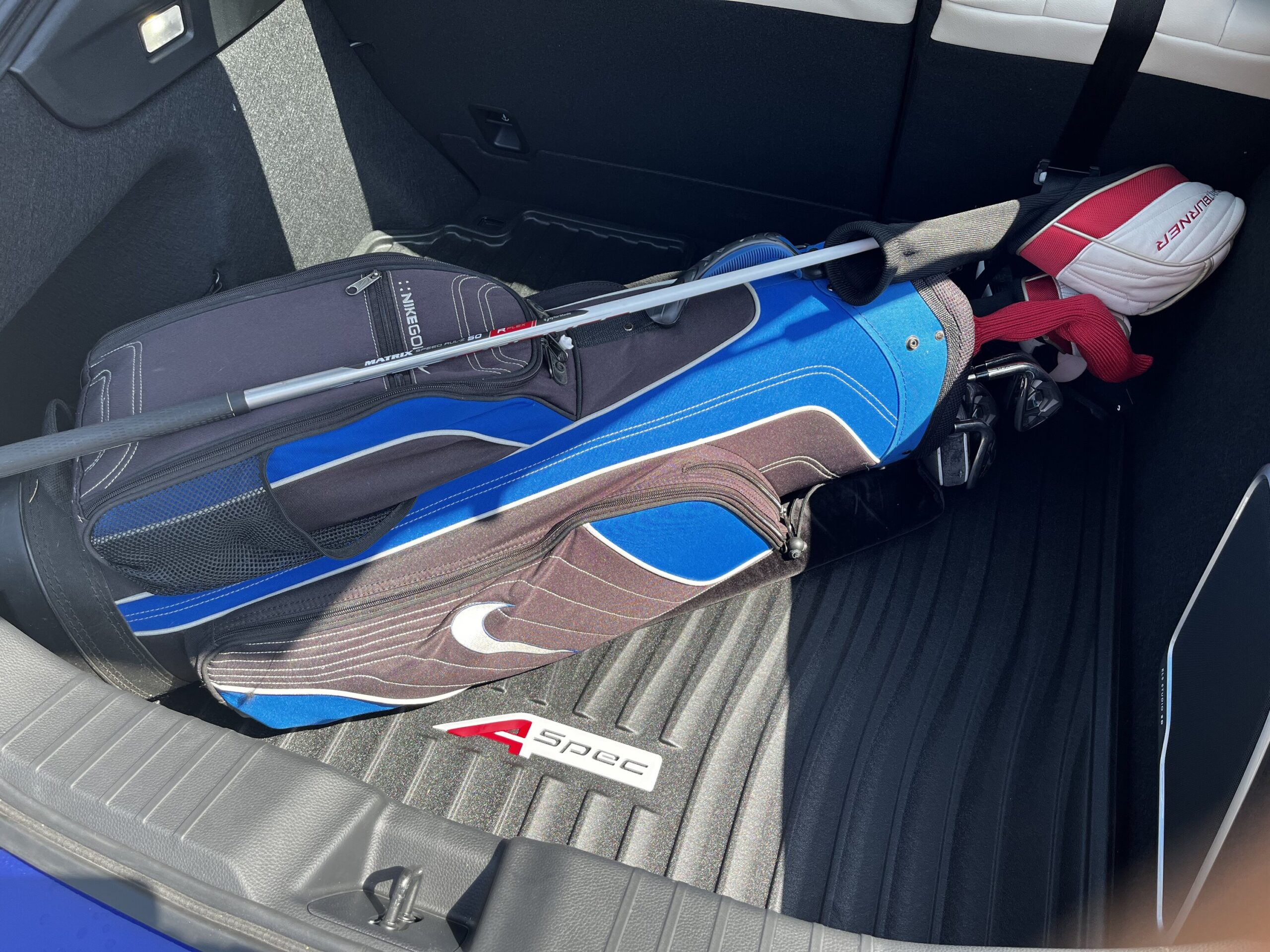 golf-clubs-test-fit-in-integra-hatch-trunk-photo-integraforums