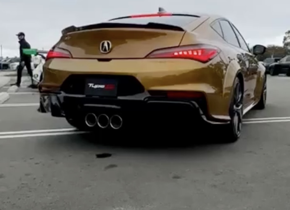 Volume Up! Integra Type S exhaust sounds better than Type R (video 